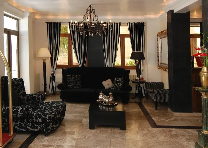 Domenii Plaza By فندق